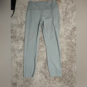 These grey large leggings are 76% polyester and 24% spandex